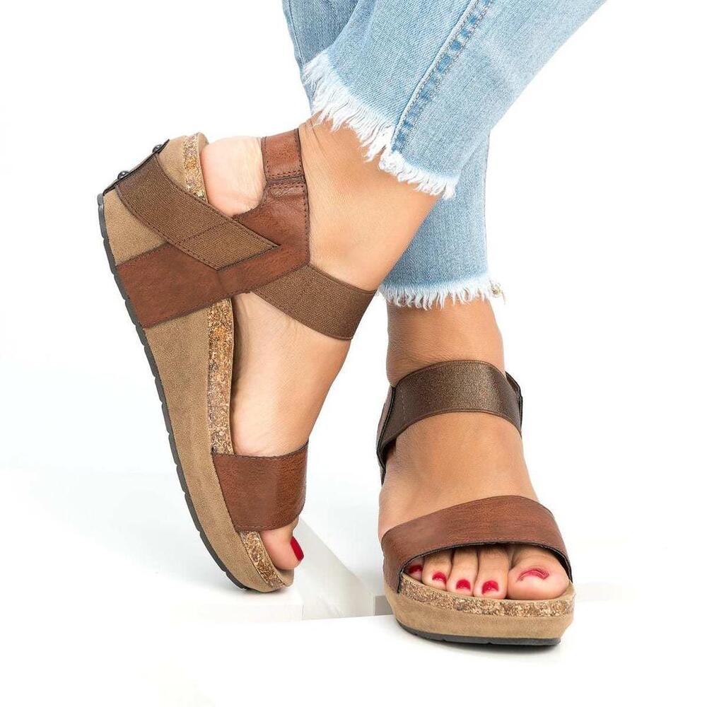 Natural Reflections Sandra Wedge Sandals in Whiskey size 9